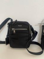 Tumi Persia crossbody, gun metal🍀, Ophalen of Verzenden, Zo goed als nieuw, Rood