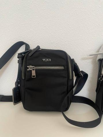 Tumi Persia crossbody, gun metal🍀 beschikbaar voor biedingen
