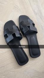 Hermes oran zwart met witte stiksels maat 37, Kleding | Dames, Schoenen, Slippers, Zwart, Ophalen of Verzenden, Zo goed als nieuw