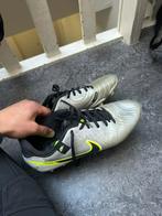 Voetbalschoenen, Sport en Fitness, Voetbal, Maat XS of kleiner, Ophalen of Verzenden, Zo goed als nieuw, Schoenen