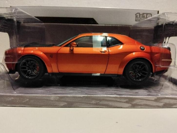 Dodge Challenger SRT Hellcat metallic orange Solido 1:18 KRD, Hobby en Vrije tijd, Modelauto's | 1:18, Zo goed als nieuw, Auto