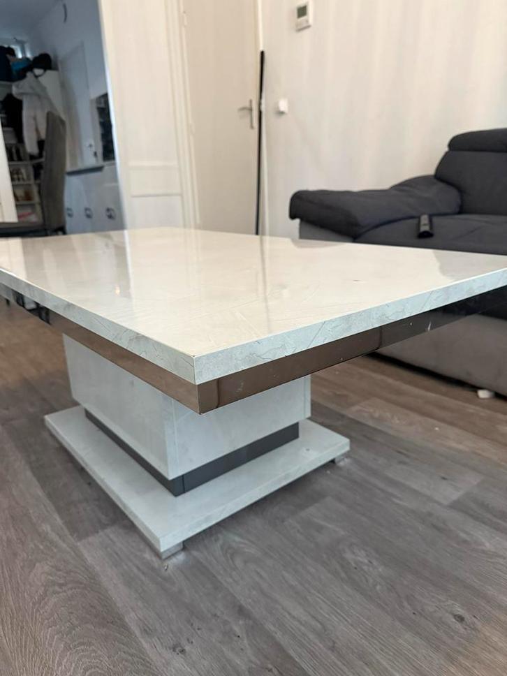 Moderne salontafel met marmerlook, Huis en Inrichting, Tafels | Salontafels, Gebruikt, Minder dan 50 cm, 50 tot 100 cm, 100 tot 150 cm