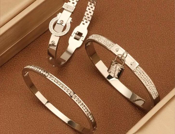 Set van 3 zilverkleurige bangle armbanden SMTNG Fab., Sieraden, Tassen en Uiterlijk, Armbanden, Nieuw, Staal, Zilver, Met strass