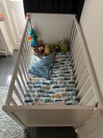 Babybed en hoge witte kast– wit hout – in nette staat!, Ophalen, Zo goed als nieuw, Jongetje of Meisje