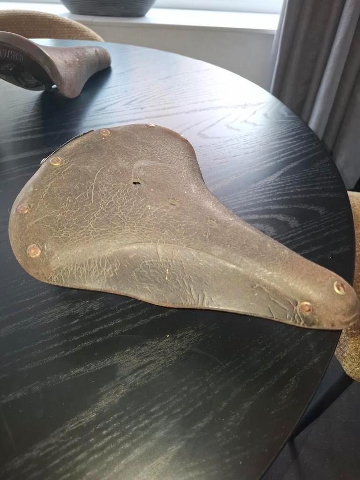 Leder lepper/brooks zadels met wat werk voor de hobbyïst, Huis en Inrichting, Woonaccessoires | Dienbladen, Hout, Ophalen of Verzenden