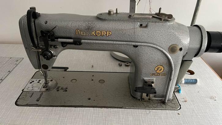 Durkopp Adler naaimachine 211 met quickstop en draadsnijder, Hobby en Vrije tijd, Naaimachines en Toebehoren, Gebruikt, Naaimachine