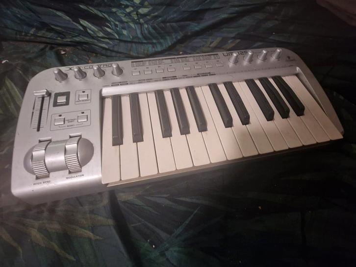 Behringer UMX-25 MIDI Controller, Muziek en Instrumenten, Midi-apparatuur, Ophalen of Verzenden