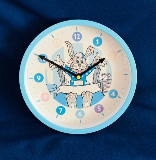 vrolijke KLOK van KOOS Konijn Roompot loopt prima, Kinderen en Baby's, Kinderkamer | Inrichting en Decoratie, Zo goed als nieuw