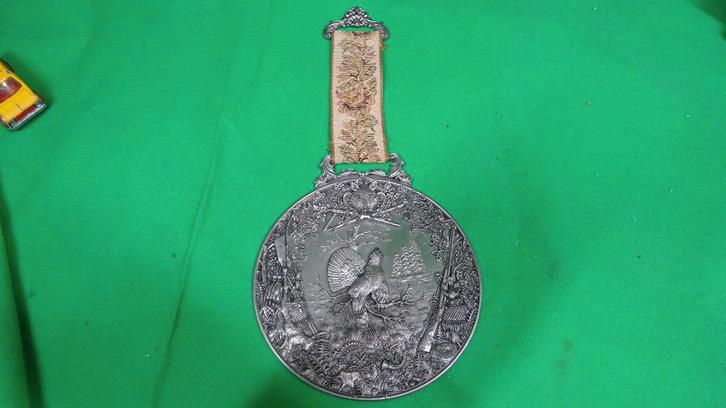 Wandmedaillon - jachttaferelen - Tin., Antiek en Kunst, Antiek | Tin, Ophalen of Verzenden