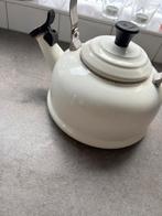 Le creuset fluitketel creme, Witgoed en Apparatuur, Waterkokers, 1 tot 2 liter, Ophalen of Verzenden, Zo goed als nieuw