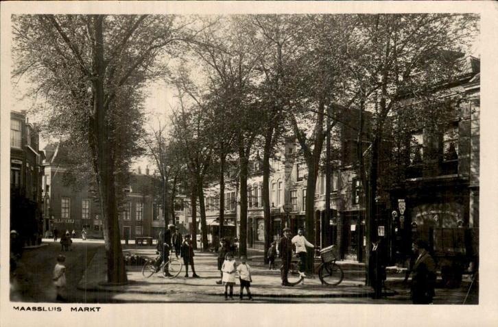 Maassluis - Markt - Marktplein met bomen, Verzamelen, Ansichtkaarten | Nederland, Ongelopen, Zuid-Holland, Voor 1920, Ophalen of Verzenden