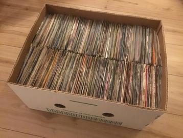 Partij vinyl singles beschikbaar voor biedingen