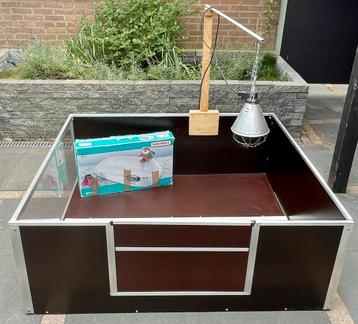 TE HUUR: Werpkist met glazen wand maat 125x140 beschikbaar voor biedingen