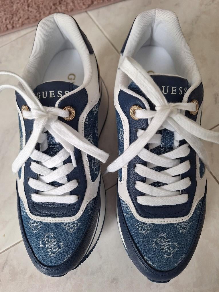 Prachtige nieuwe sneakers merk GUESS maat 39 (Dejacque), Kleding | Dames, Guess, Blauw, Nieuw, Ophalen of Verzenden