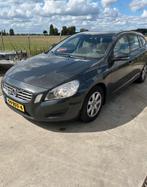 Volvo V60 T3 Start/stop 150pk 2011 Grijs, Auto's, Volvo, Voorwielaandrijving, 74 €/maand, Zwart, 4 cilinders