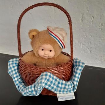 Anne Geddes beertje in rieten mandje  beschikbaar voor biedingen