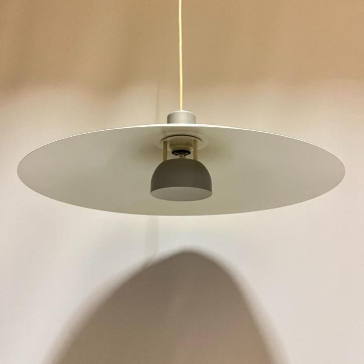 OPRUIMING Grote metalen hanglamp Scandinavisch design Ikea, Huis en Inrichting, Lampen | Hanglampen, Zo goed als nieuw, Minder dan 50 cm