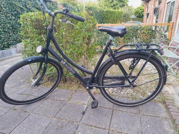 Stoere Cortina dames stadsfiets (moet wat opgeknapt worden) beschikbaar voor biedingen