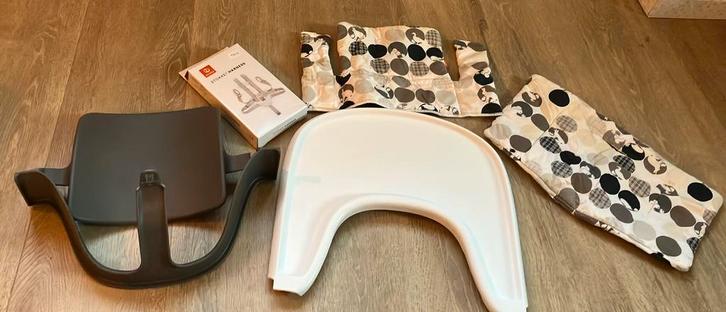 Stokke dienblad, verkleiner, harnas/tuigje en kussen, Kinderen en Baby's, Kinderstoelen, Ophalen of Verzenden