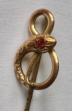 Antieke steeksierspeld: Slang met rood steentje., Ophalen of Verzenden, Overige materialen, Ketting