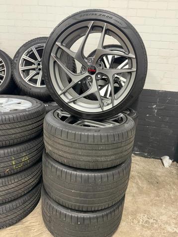 Originele Ferrari 812 Superfast zomerset 2019 Pirelli beschikbaar voor biedingen