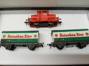 FLEISCHMANN LOKJE V42-04 CARGO MET 2 HEINEKEN  WAGONS beschikbaar voor biedingen