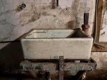 Oude boerderij wasbak beschikbaar voor biedingen