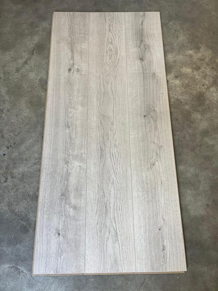 Restpartij laminaat estelle grijs eik 8mm, Huis en Inrichting, Stoffering | Vloerbedekking, Nieuw, Laminaat, Grijs, 75 m² of meer