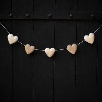 DIY-PAKKET hartjesslinger naaldvilten  beschikbaar voor biedingen