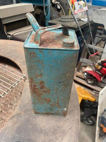 Olieblik jerrycan vintage beschikbaar voor biedingen