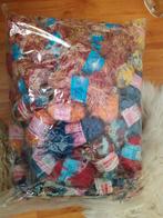 Zak met harige wol. Kleine bolletjes., Ophalen of Verzenden, Nieuw
