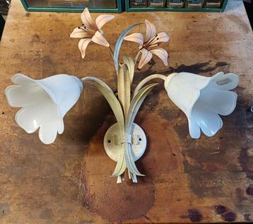 Vintage Wandlamp met Bloemmotief beschikbaar voor biedingen