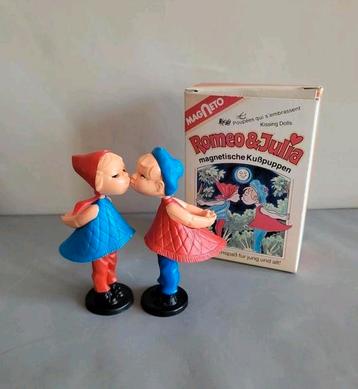 Vintage Magneto Romeo & Julia Kuspoppetjes /kissing dolls beschikbaar voor biedingen