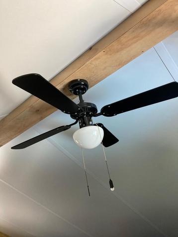 2x plafond ventilatoren zwart met verlichting beschikbaar voor biedingen
