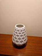 Witte vaas, Huis en Inrichting, Woonaccessoires | Vazen, Wit, Aardewerk of Porselein, Ophalen of Verzenden, Zo goed als nieuw