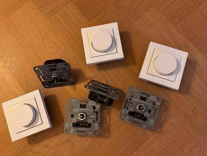 7 LED-draaidimmers van GIRA in nieuwstaat (3-60 watt), Doe-het-zelf en Verbouw, Elektra en Kabels, Zo goed als nieuw, Schakelaar