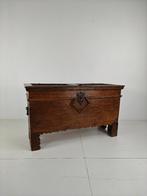 Elegante 18e-eeuwse Eiken Kist – Gedateerd 1756, Ophalen