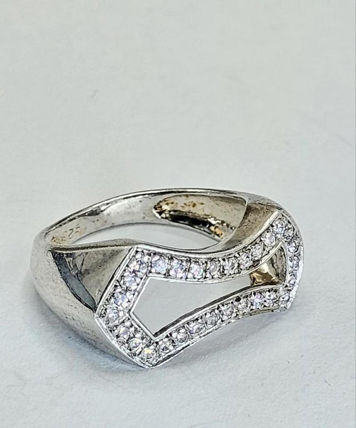 Zilveren Ring met Fonkelende Steentjes, Sieraden, Tassen en Uiterlijk, Ringen, Zo goed als nieuw, Dame, 17 tot 18, Zilver, Zilver