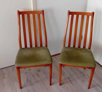 Engelse eettafel stoelen. beschikbaar voor biedingen