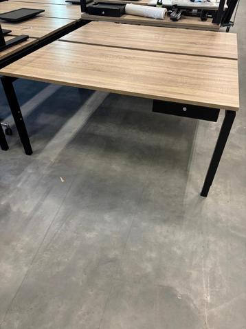 Dubbel Bureau – Stevig en Modern