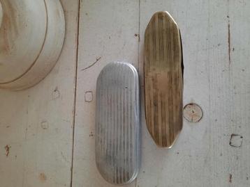 Set van 2 oude brillenkokers,waarvan 1 met bril. beschikbaar voor biedingen