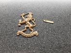 LEEUW  embleem/ Nederland  met afgebroken lipje., Verzamelen, Ophalen of Verzenden, Landmacht, Nederland, Embleem of Badge