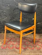 Set vier vintage mid century stoelen hout zwarte skai mooi!, Huis en Inrichting, Stoelen, Hout, Vier, Gebruikt, Set vier vintage mid century stoelen