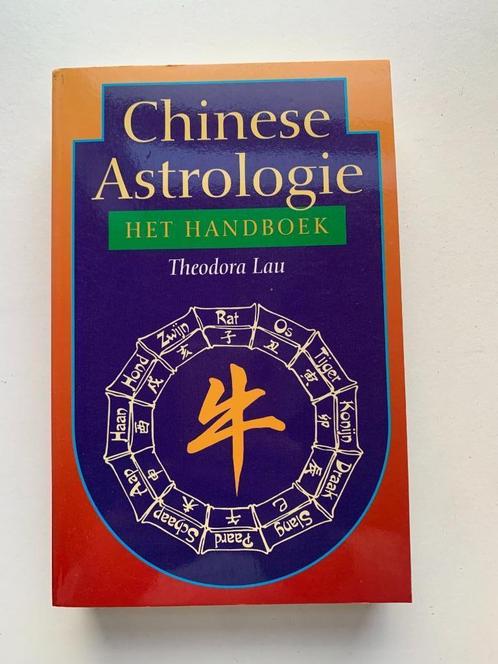 Chinese Astrologie Het handboek Theodora Lau, Boeken, Esoterie en Spiritualiteit, Zo goed als nieuw, Achtergrond en Informatie