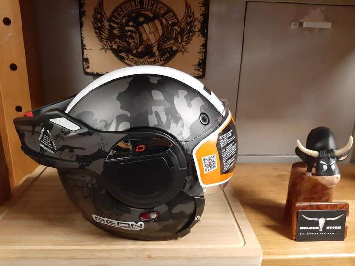 Beon Stratos helm maat S Beon skull camouflage helm scooter, Motoren, Kleding | Motorhelmen, Dames, Heren, Kinderen, Systeemhelm