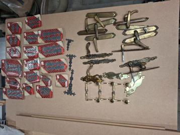 Partijtje deurbeslag beschikbaar voor biedingen