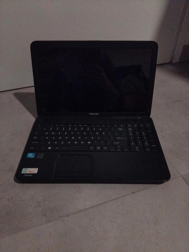 Partij laptops zonder adapter werking onbekend zie foto en, Computers en Software, Windows Laptops, Onbekend, Ophalen of Verzenden