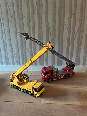 Liebherr hijskraan en brandweerwagen beschikbaar voor biedingen