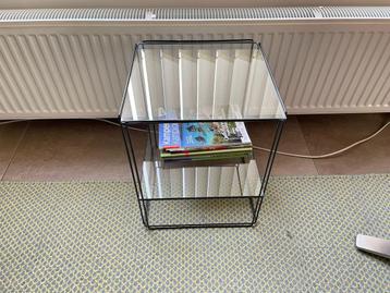 Glazen Bijzettafel - Gebruikt, Goede Staat beschikbaar voor biedingen
