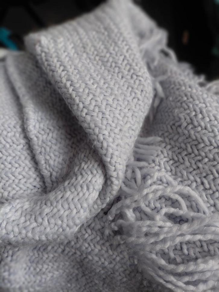 Fijne omslagdoek ijsblauw, Kleding | Dames, Mutsen, Sjaals en Handschoenen, Zo goed als nieuw, Sjaal, Ophalen of Verzenden